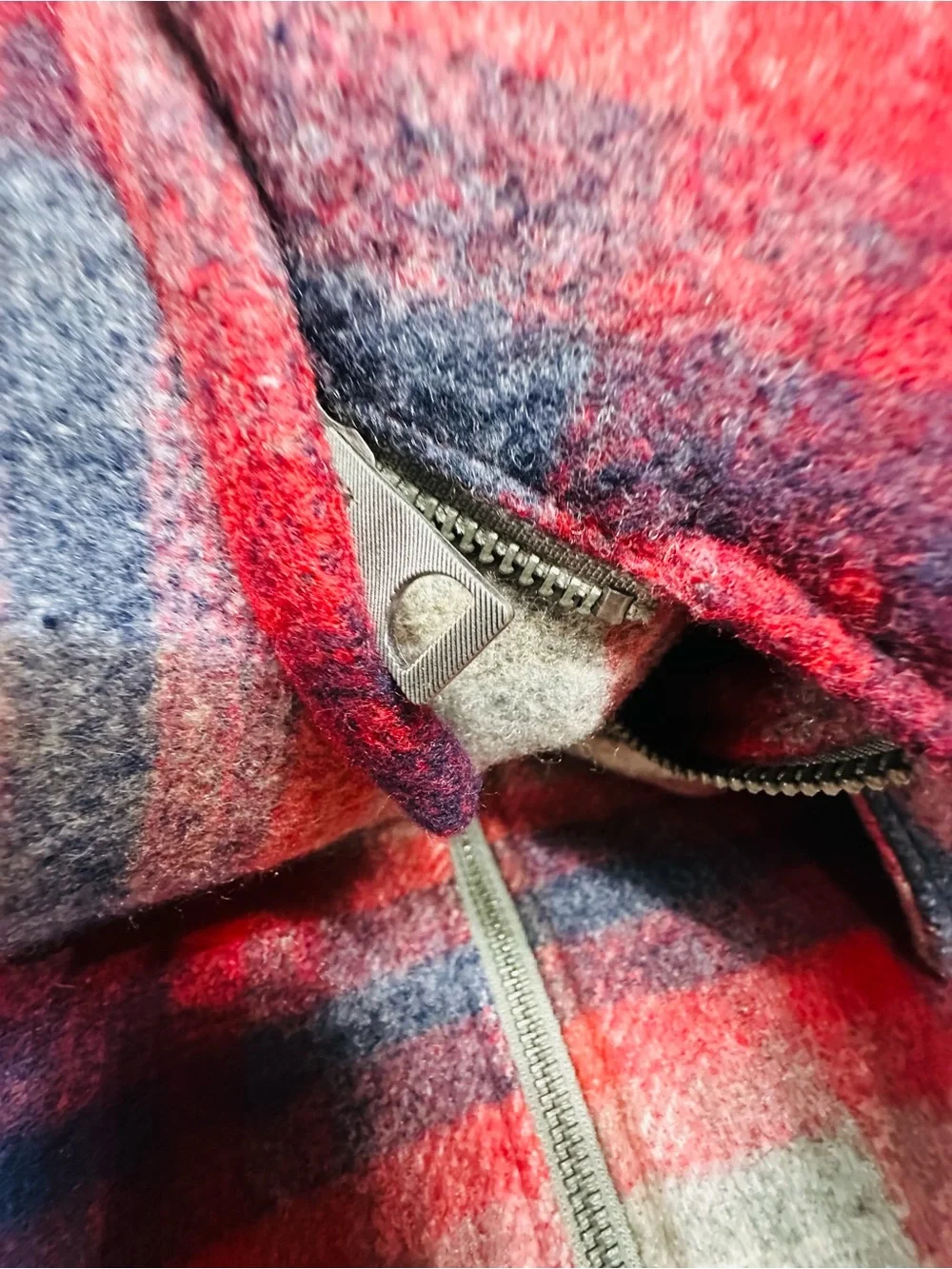 GUESS Red and Tan Plaid Y2K Men's Zip Jacket NWT Medium